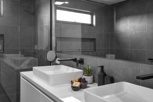 Ένα μπάνιο στο Izzy's Retreat +5 φωτογραφίες