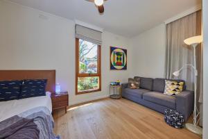 Ένα ή περισσότερα κρεβάτια σε δωμάτιο στο Forest Retreat 2BR Doncaster Westfield M3