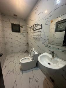 Koupelna v ubytování Hotel Apartment Da Lat + 20 fotografií