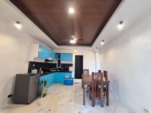 Η κουζίνα ή μικρή κουζίνα στο SaDai Na BaLai Private Resort +6 φωτογραφίες