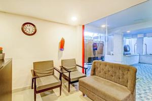 Posezení v ubytování Hotel O SS Skyline