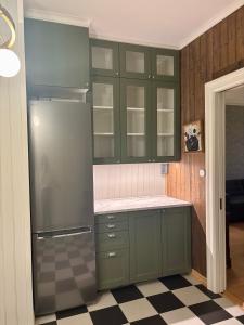 Η κουζίνα ή μικρή κουζίνα στο Stad & Hav, Lägenhet i Strömstads Hjärta