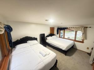 Postel nebo postele na pokoji v ubytování Sleep12-16guests ranch in West Seneca entire house