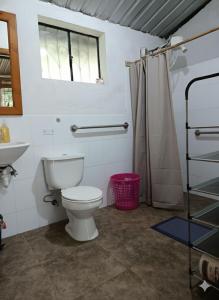 Ένα μπάνιο στο Casa El Trapiche de Mindo