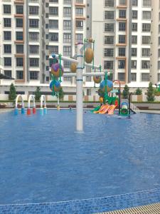 Swimmingpoolen hos eller tæt på K-Avenue Mumui's Homestay + 8 billeder