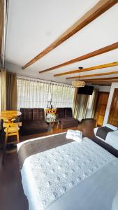a bedroom with a large bed and a couch at Hotel Boutique MIRANDO AL SOL in Ollantaytambo