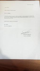 a letter sitting on top of a table at Hotel Boutique MIRANDO AL SOL in Ollantaytambo