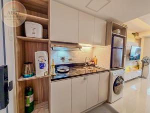 Kuchyň nebo kuchyňský kout v ubytování Abby Sky&Seaview Staycation Cebu