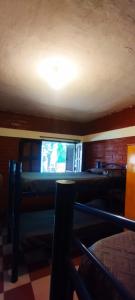 Μια τηλεόραση ή/και κέντρο ψυχαγωγίας στο Habitación Compartida Tipo Hostel para los más aventureros