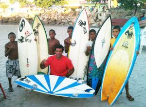 a group of children holding their surfboards on the beach at Sonia Flats 211 - Apart Hotel Pipa's Bay in Pipa