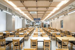 En restaurant eller et andet spisested på Ocean 2 You Resort Seorak Beach Hotel & Condo