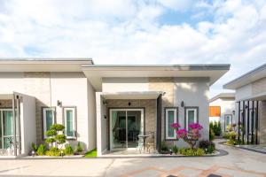 a rendering of a house with a courtyard at Treerat Bangtao House in Ban Hua Phrong