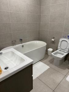 Ένα μπάνιο στο Emerald Skye +1 φωτογραφίες