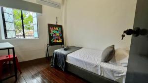 Ένα ή περισσότερα κρεβάτια σε δωμάτιο στο Loft Waterfront Kuching