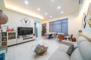 TV a/nebo společenská místnost v ubytování House of Near Boss