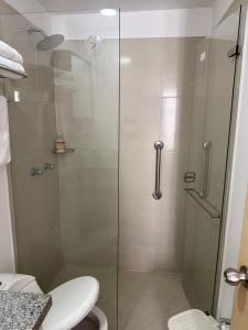 Ένα μπάνιο στο Moderno apartamento amoblado 2 habitaciones