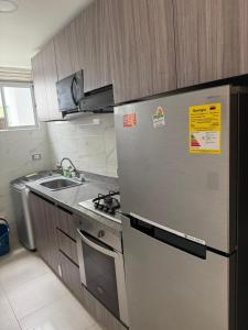 Η κουζίνα ή μικρή κουζίνα στο Moderno apartamento amoblado 2 habitaciones