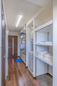 Η κουζίνα ή μικρή κουζίνα στο オーシャンビュー窓から見える景色を思い出に The琉球タワー10F