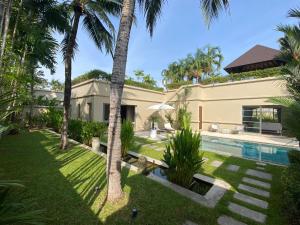 Πισίνα στο ή κοντά στο Luxury Pool Villa Bangtao Phuket close to beach