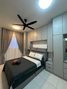 Postel nebo postele na pokoji v ubytování Ris Homestay Islam FOREST HEIGHT