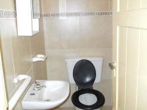 a small bathroom with a toilet and a sink at Chalet céntrico super cómodo in Miramar +11 photos