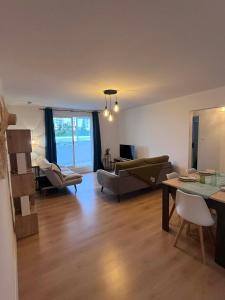 圣玛丽La Varangue bleu T3 Aéroport Sainte Marie的相册照片