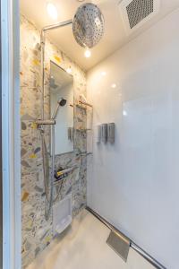 Ένα μπάνιο στο オーシャンビュー窓から見える景色を思い出に The琉球タワー10F