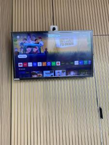 Μια τηλεόραση ή/και κέντρο ψυχαγωγίας στο Kayana Capsul Dieng