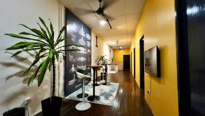 Μια τηλεόραση ή/και κέντρο ψυχαγωγίας στο Loft Waterfront Kuching