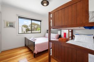 En eller flere senge i et værelse på Blue Tides Getaway