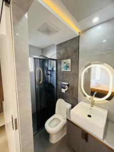 Koupelna v ubytování Stylish 3BR Residence - Smart Bath - Cozy Vibes