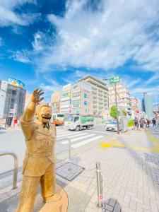 a statue of a man with his hand in the air at Chill Place 125 Kameari in Tokyo