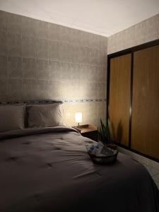 ベラクルスにあるCasa Arekaのベッドルーム1室(バスケット付きのベッド1台付)