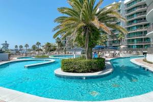 Bazén v ubytování Lighthouse on the Bay 2605-Monthly-Pet Friendly nebo v jeho okolí