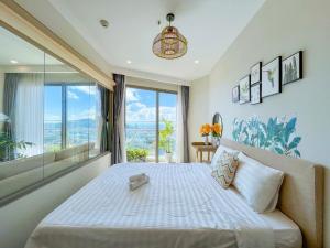 Ένα ή περισσότερα κρεβάτια σε δωμάτιο στο The Sóng Apartment Near Beach Luxury - Căn Hộ Nghỉ Dưỡng Hồ Bơi Vô Cực Mr Tú