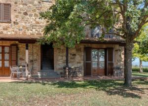 Budova, kde se farma nachází + 7 fotografií