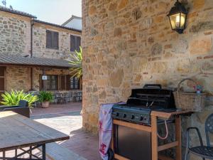 a outdoor kitchen with a stove and a patio at Podere Trieste in Cialabrone