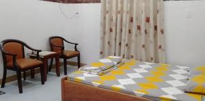 Ένα ή περισσότερα κρεβάτια σε δωμάτιο στο Nhà nghỉ Vĩnh Trà