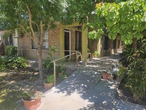 a brick building with potted plants in front of it at Cómoda casa en centro de Jachal in San José de Jáchal