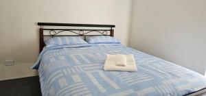 Ένα ή περισσότερα κρεβάτια σε δωμάτιο στο Comfortable Getaway for Families groups