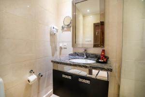 a bathroom with a sink and a mirror at فندق جوهرة المقام الحمراء in Jeddah +96 photos