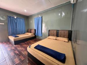 Ένα ή περισσότερα κρεβάτια σε δωμάτιο στο Fauna Beach Chalet Pulau Perhentian +119 φωτογραφίες