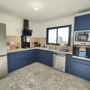 Η κουζίνα ή μικρή κουζίνα στο Chez Nadia