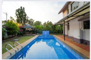 Swimmingpoolen hos eller tæt på Classic Villa + 4 billeder