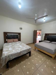 Кровать или кровати в номере confortable casa de 3 habitaciones con aire acondicionado