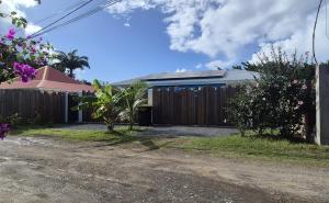 Κήπος έξω από το Studio Shokola - Deshaies centre