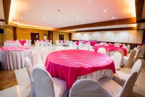 Posezení v ubytování Family Country Hotel and Convention Centre + 34 fotografií