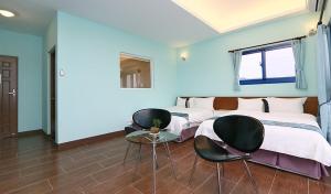 Katil atau katil-katil dalam bilik di Happiness House B&B