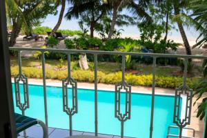 Bazén v ubytování Palm Beach Hotel nebo v jeho okolí + 37 fotografií