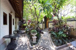 Κήπος έξω από το New Danas Canggu Guest House